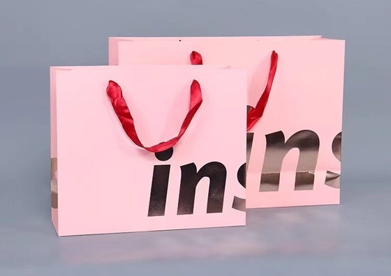 Χρώματα Pantone που ντύνουν την τσάντα δώρων προώθησης εκτύπωσης όφσετ τσαντών εγγράφου της Kraft παπουτσιών